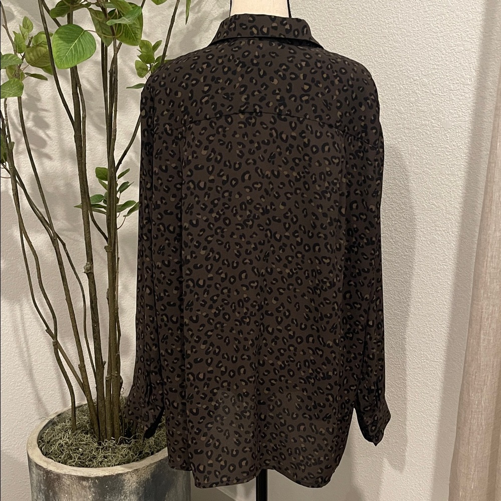 Chelsea & Theodore | leopard animal print button … - image 3